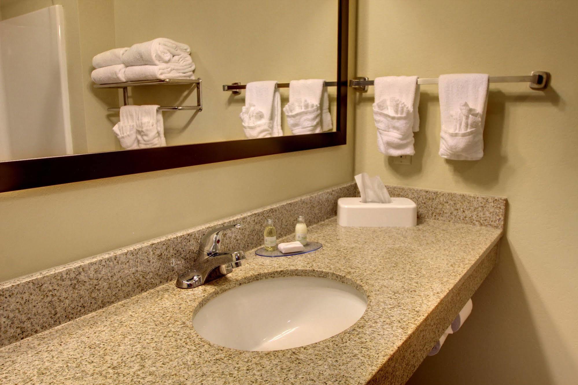 Cobblestone Inn & Suites - Hartington Εξωτερικό φωτογραφία